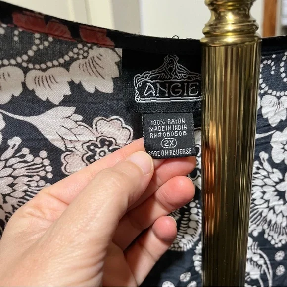 Angie Grey and White Floral Kimono 2X - Picture 4 of 4